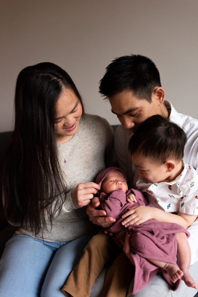 Family wearing complementary colors for newborn family photos