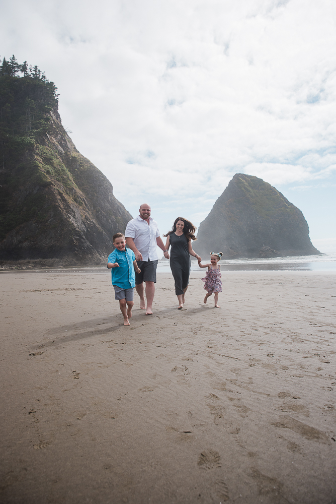 Beach family photos on the Oregon Coast